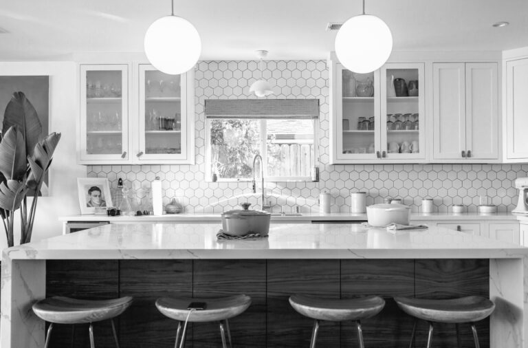 White and Black Kitchen